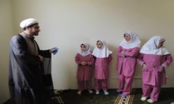 حضور دانش آموزان مجتمع آموزشی دخترانه توحید از مسجد امام حسین علیه السلام /دبی دهم اردیبهشت ماه 94