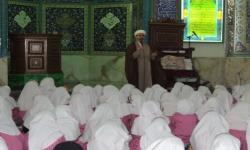 حضور دانش آموزان  مجتمع آموزشی دخترانه توحید درمسجد امام حسین علیه السلام / 30 فروردین 94