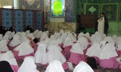 حضور دانش آموزان  مجتمع آموزشی دخترانه توحید درمسجد امام حسین علیه السلام / 30 فروردین 94